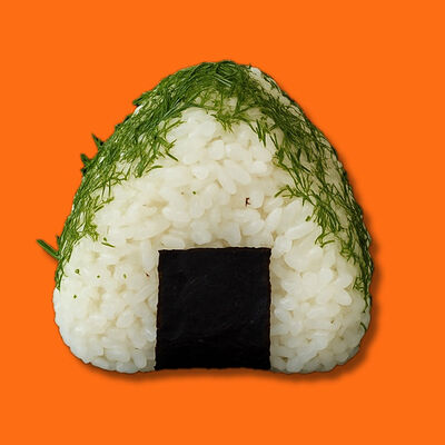 Онигири с копченой курицей в Сушироллофф по цене 249 ₽