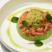 Тартар из лосося с граните из киви в Special