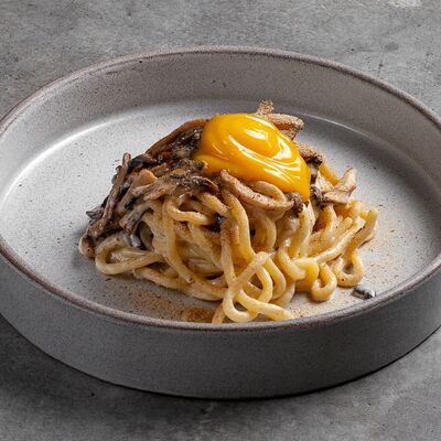 Паста букатини с копчеными грибами и трюфельным желтком в Penny по цене 660 ₽