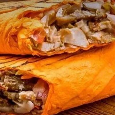 Шаурма со свининой в сырном лаваше в Шаурма на Федосеенко по цене 390 ₽