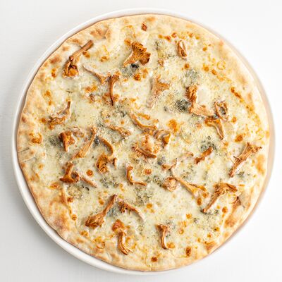 Пицца с лисичками и ракфорти в Итальянец по цене 990 ₽