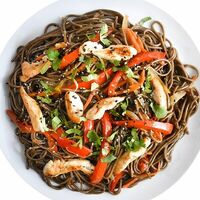 Гречневая лапша с курицей и овощами в Дом еды