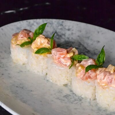 Ролл с лососем и апельсином без нори в Нами по цене 960 ₽