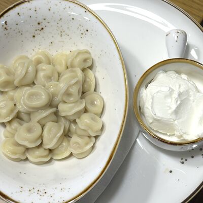 Мини-пельмешки со сметаной в La vino по цене 290 ₽
