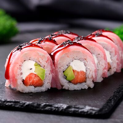 Бинчо-ролл с брусничным соусом в Маэстро Kaiseki Ryori по цене 822 ₽