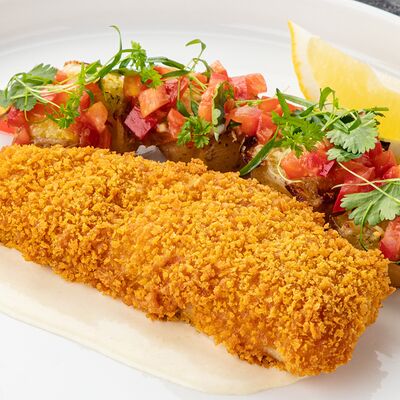 Судак в хрустящей корочке с сырным соусом и мятым картофелемв КОНЬ И ДЕЛЬФИН по цене 820 ₽