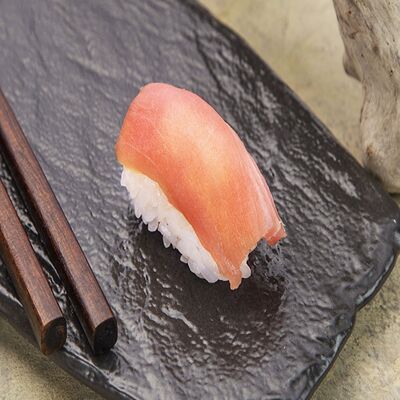 Суши с тунцом в 7 небо по цене 180 ₽