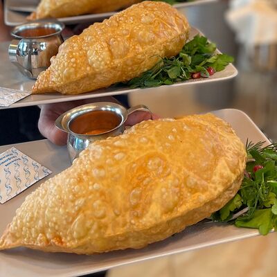 Чебурек с сыром и лососем в Эник Беник по цене 455 ₽