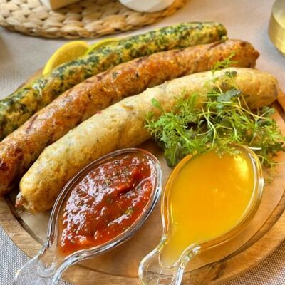 Колбаски свиные с вялеными томатами и каперсами в Веранда на ленинском по цене 900 ₽