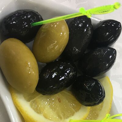 Маслины, оливки в Усадьба принца по цене 320 ₽