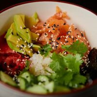 Поке с лососем в Menthol