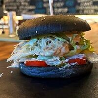 Бургер с креветками в IPA beer cafe