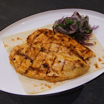 Стейк из куриной грудкив Lokanta Cafe по цене 490 ₽