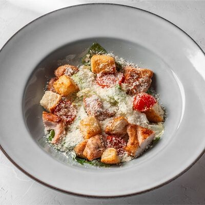 Цезарь с цыплёнком в BEERMAN&Schlitz по цене 670 ₽