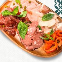 Мясные деликатесы с антипасти в Ofris