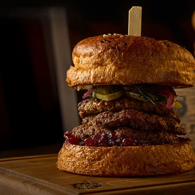 Брусничный Смэш бургер в Хмель по цене 650 ₽