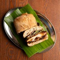 Сэндвич с курицей и лимонад Кактус-алоэ в Тяньгоу