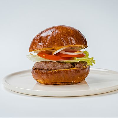 Бургер классический в Drunken duck pub по цене 870 ₽