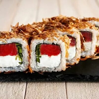 Якудза ролл с тунцом в Суши-бар Якудза по цене 312 ₽