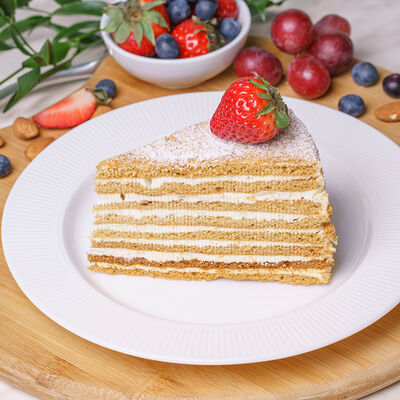 Торт Медовый со сметанно-сливочным кремом в King Dessert по цене 262 ₽