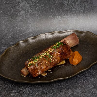 Говяжье ребро с кремом из батата в Smoky People по цене 2400 ₽