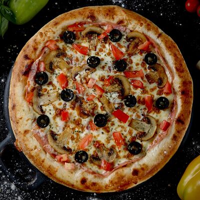 Пицца Капричоза 30 см в Hot Pizza по цене 830 ₽