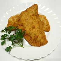 Чебуреки с сыром в Saperavi Грузинская кухня