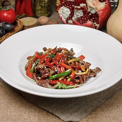 Теплый салат из телятины в Кавказский аппетит по цене 480 ₽