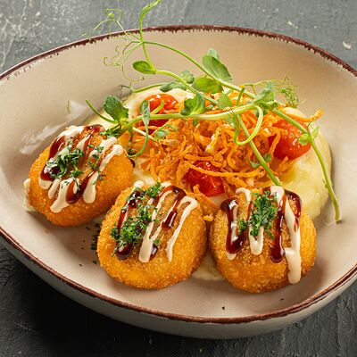 Куриные крокеты с моцареллой в Гвозди по цене 690 ₽