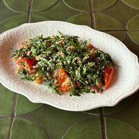 Салат с нутом и кускусом в Двор Помидор