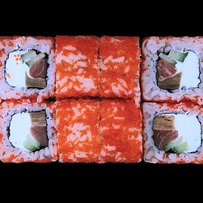 Ролл Калифорния с лососем в Суши Панда по цене 629 ₽