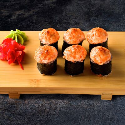 Запеченный Мини-ролл под спайси соусом в Вкусно Суши по цене 300