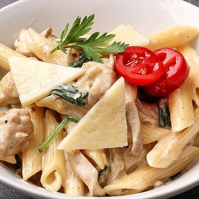 Пенне с филе куриных бедрышек в Максимилианс по цене 690 ₽