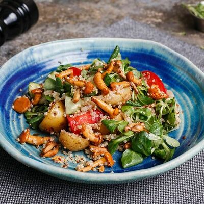 Теплый салат с лисичками в ЛарисуВаннуХочу по цене 590