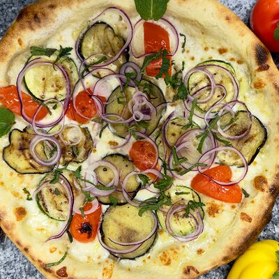 Овощнаяв PizzAmore по цене 1040 ₽