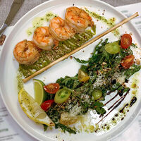 Королевские креветки с пюре из авокадо в Чикетти