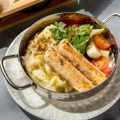 Колбаски из индейки с картофельным пюре в Kumpan по цене 650 ₽