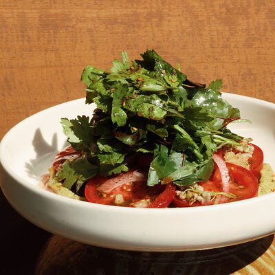 Узбекские томаты с хумусом и наршарабом в Folk по цене 1160 ₽