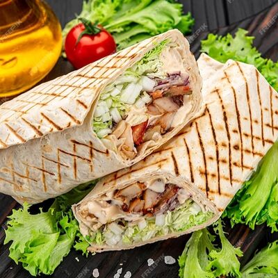 Шаурма куриная в обычном лаваше в Донер&Кебаб по цене 420 ₽