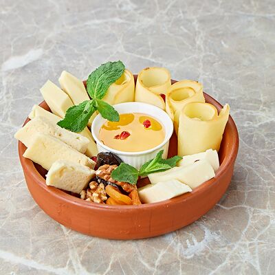 Сырная тарелка в Mamito по цене 570 ₽