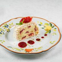 Меренговый рулет с малиной в Villa Pasta