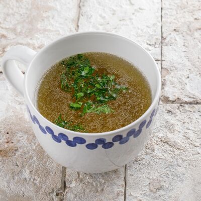 Говяжий бульон с зеленью в Блин да вареник по цене 190