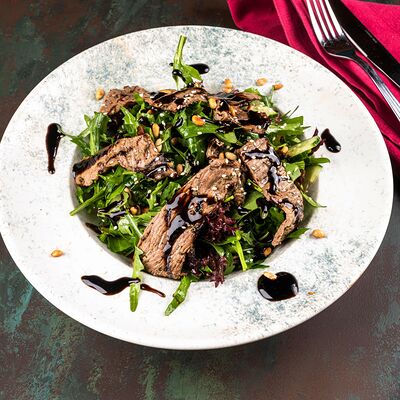 Тёплый салат с телятиной в MARMARIS RESTAURANT по цене 1150 ₽