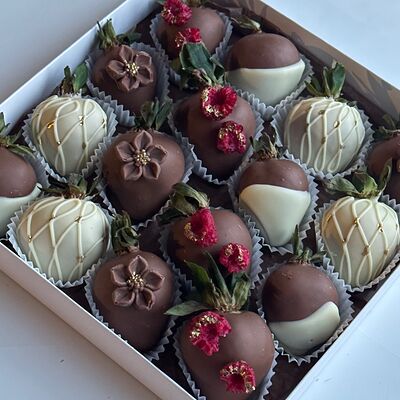 Клубника в шоколаде на Новый год в Fujibox по цене 4100 ₽