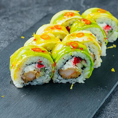 Ролл с креветкой и авокадо в Rolls Bar по цене 552 ₽