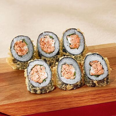 Теплый ролл с лососем в Тануки по цене 590