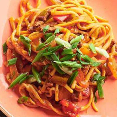 Лагман жареный в Чайхана Айва по цене 560 ₽