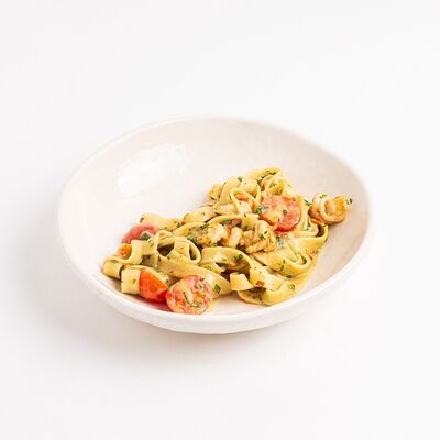 Паста с креветками в стиле алио олио, с томатами и лимоном в Британские Пекарни по цене 635 ₽