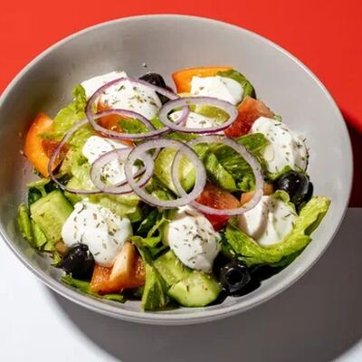 Овощной салат с крем-фетой в Yolo по цене 580 ₽