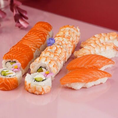 Сет Что-то на богатом в Moshi Sushi по цене 2600 ₽